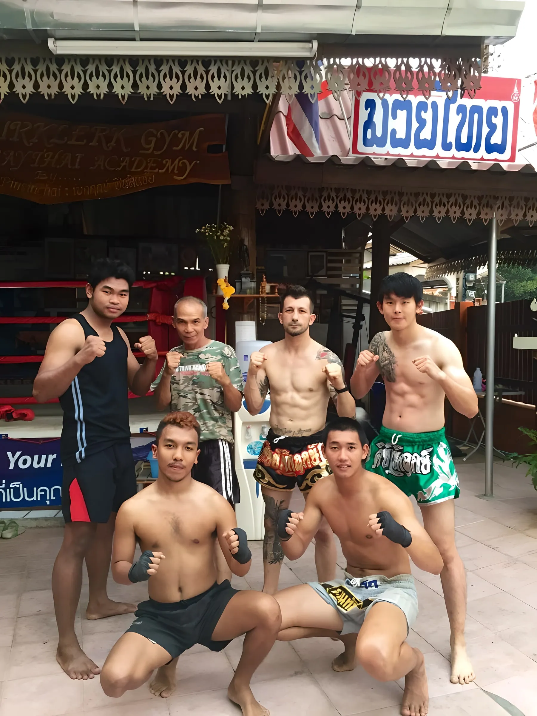 Compañeros de entrenamiento en Tailandia